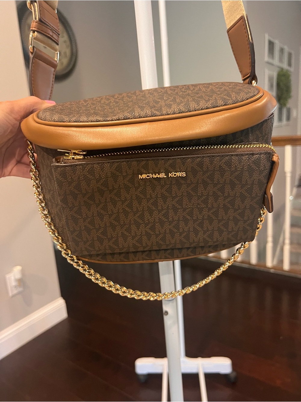 Michael Kors Brown Logo Crossbody with Tan Trim and Gold Chain - Picture 2 of 12